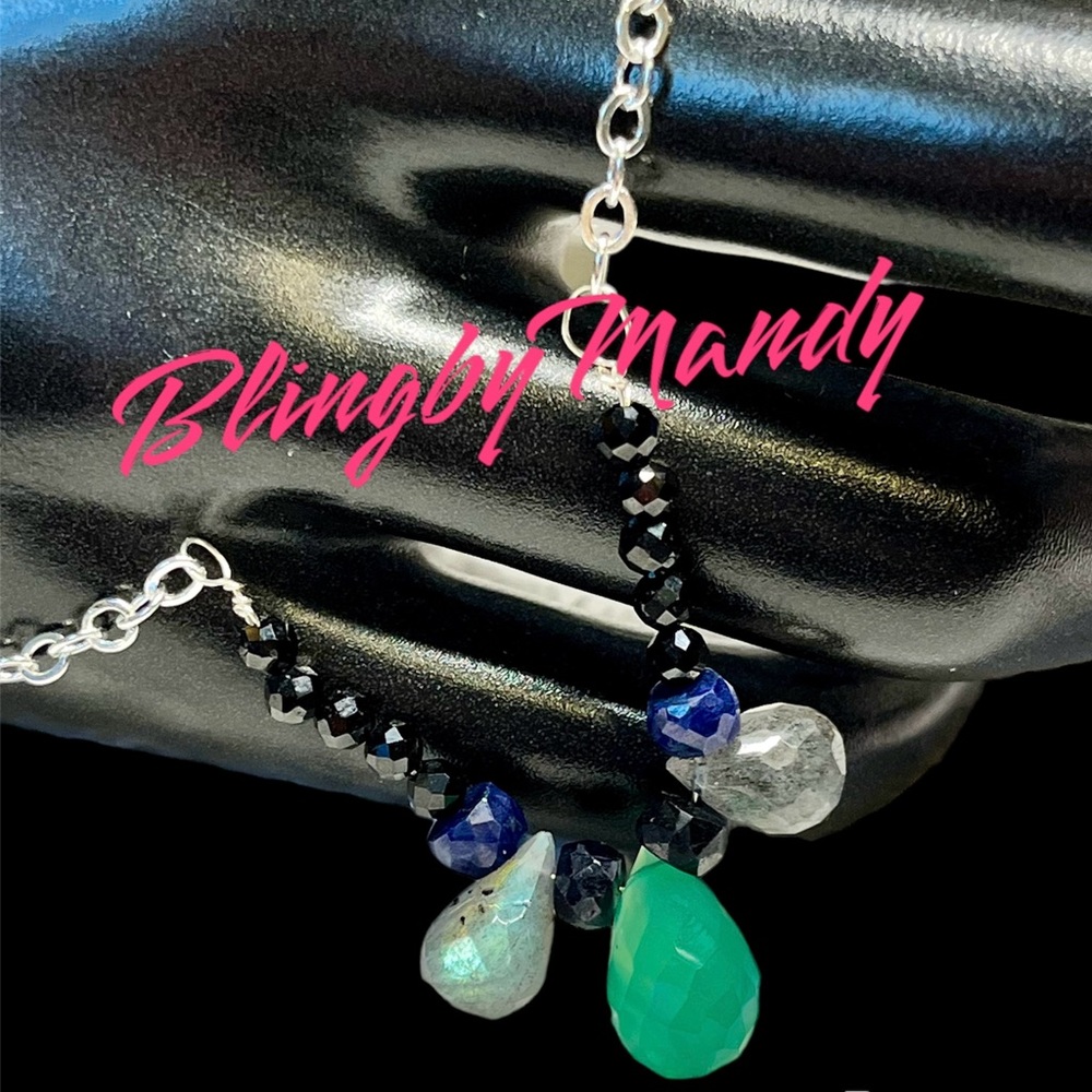 Stunning genuine green Calcedony necklace 18”